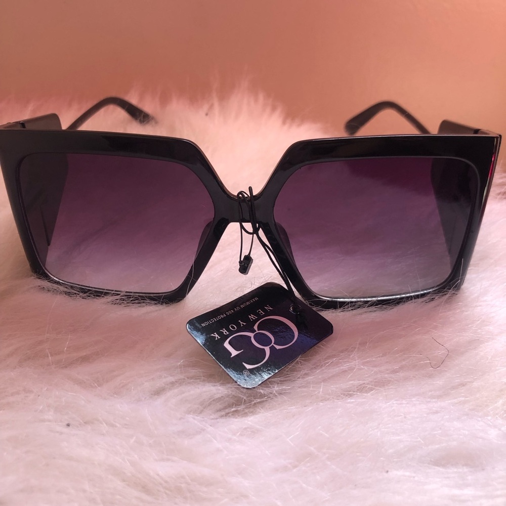 NWT Black Sunglasses